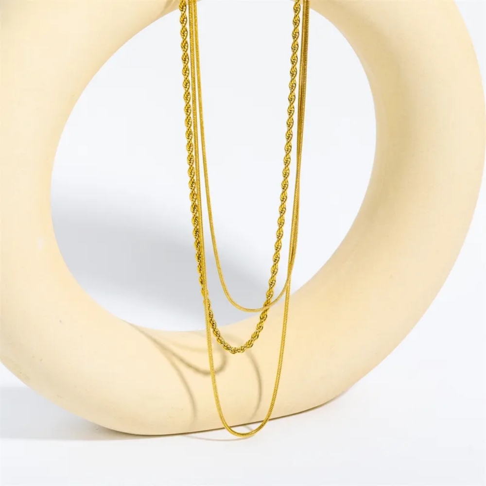 Stainless Steel Leyered Necklaces, modern design, Gold. - Picture 4 of 8